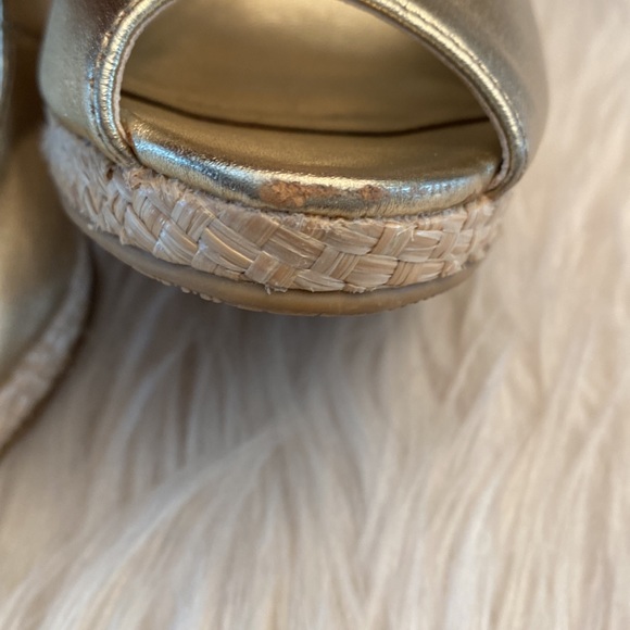 Lilly Pulitzer Kristin Slingback Wedge Sandal in Gold Metallic Leather, Size 6M - Picture 16 of 17